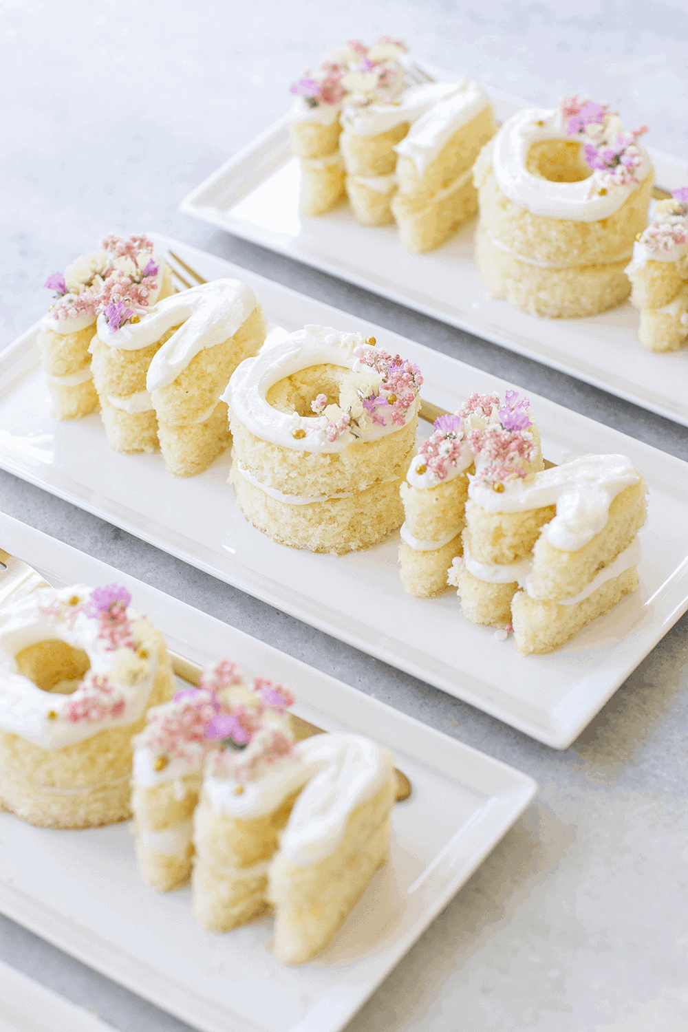 Mini Mother's Day cakes that say mom.