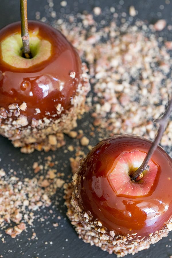 Bourbon caramel apples with candied pralines 