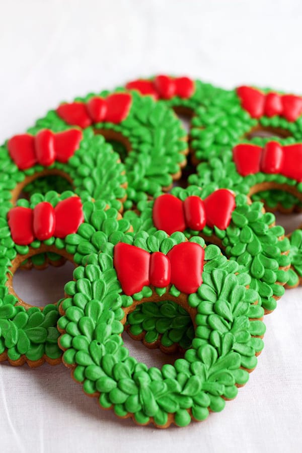 Christmas wreath cookie decorating - christmas tree cookies