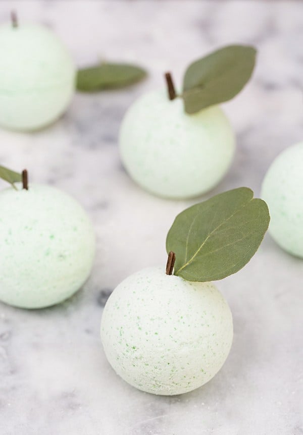DIY green apple bath bombs with leaf