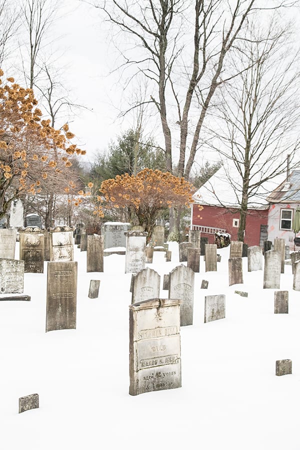 Snowy graveyard in Stowe