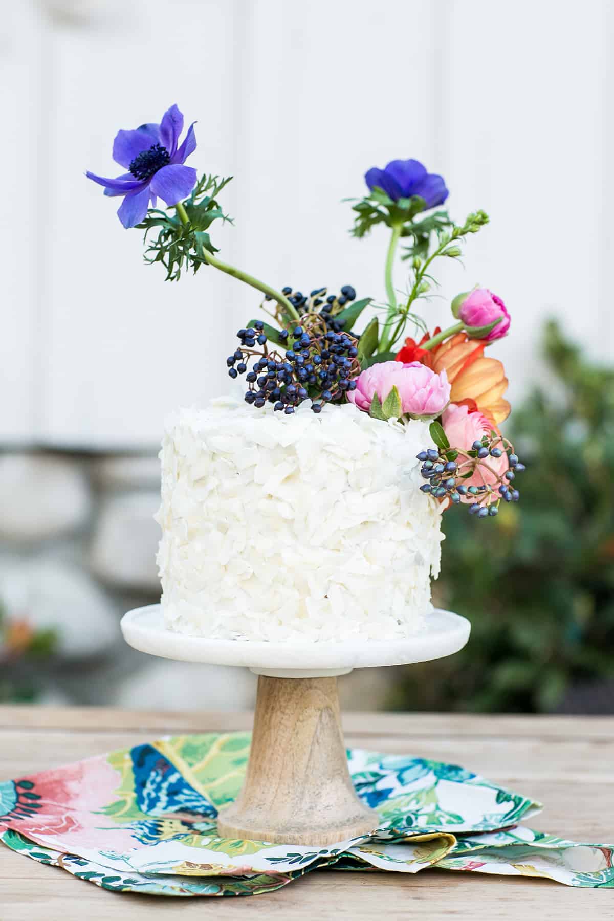 Easter party ideas for desserts with a carrot cake and flowers