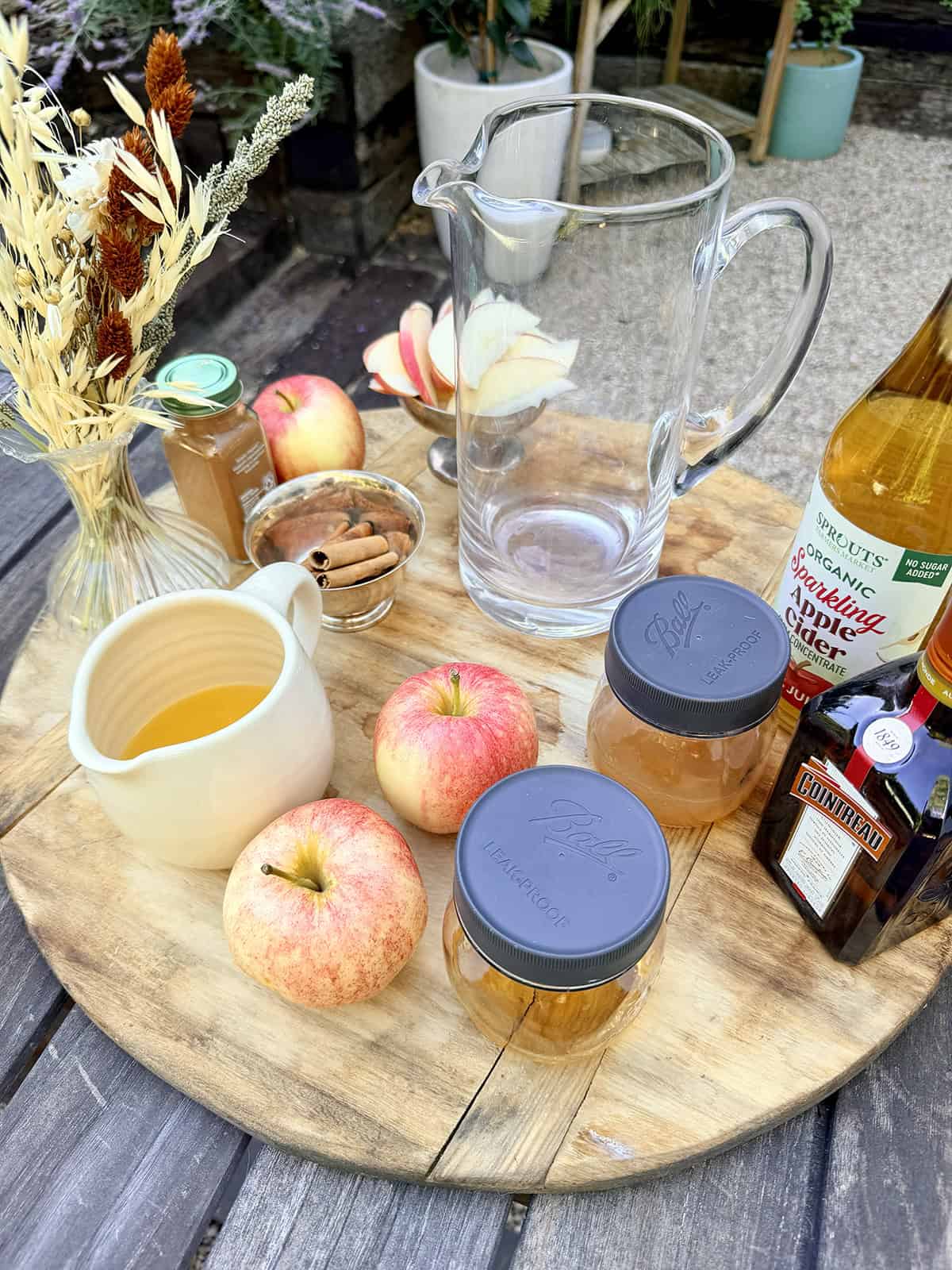 Apple pie sangria ingredients.