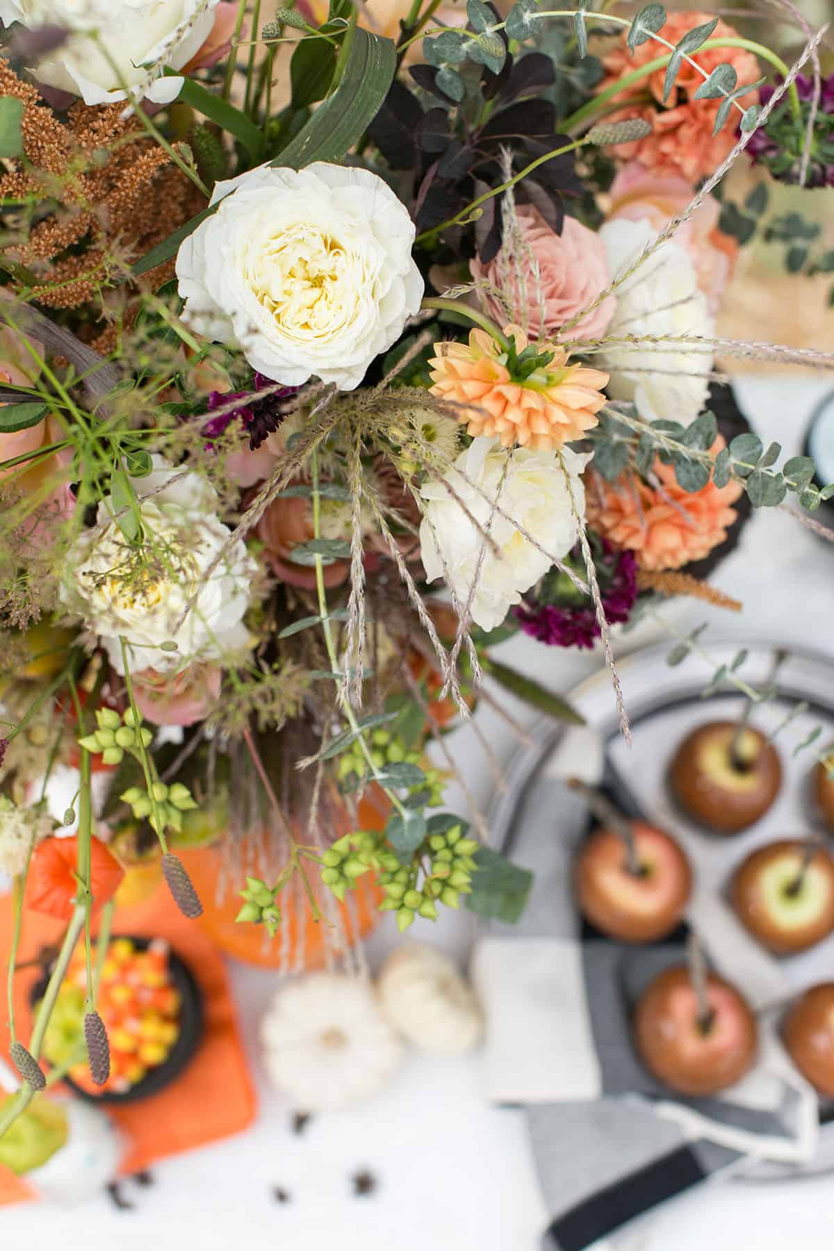 vintage Halloween party ideas and flowers