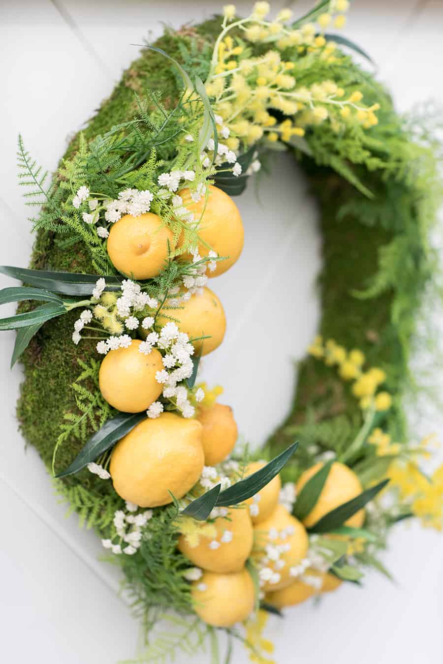 Wreath with faux lemons.