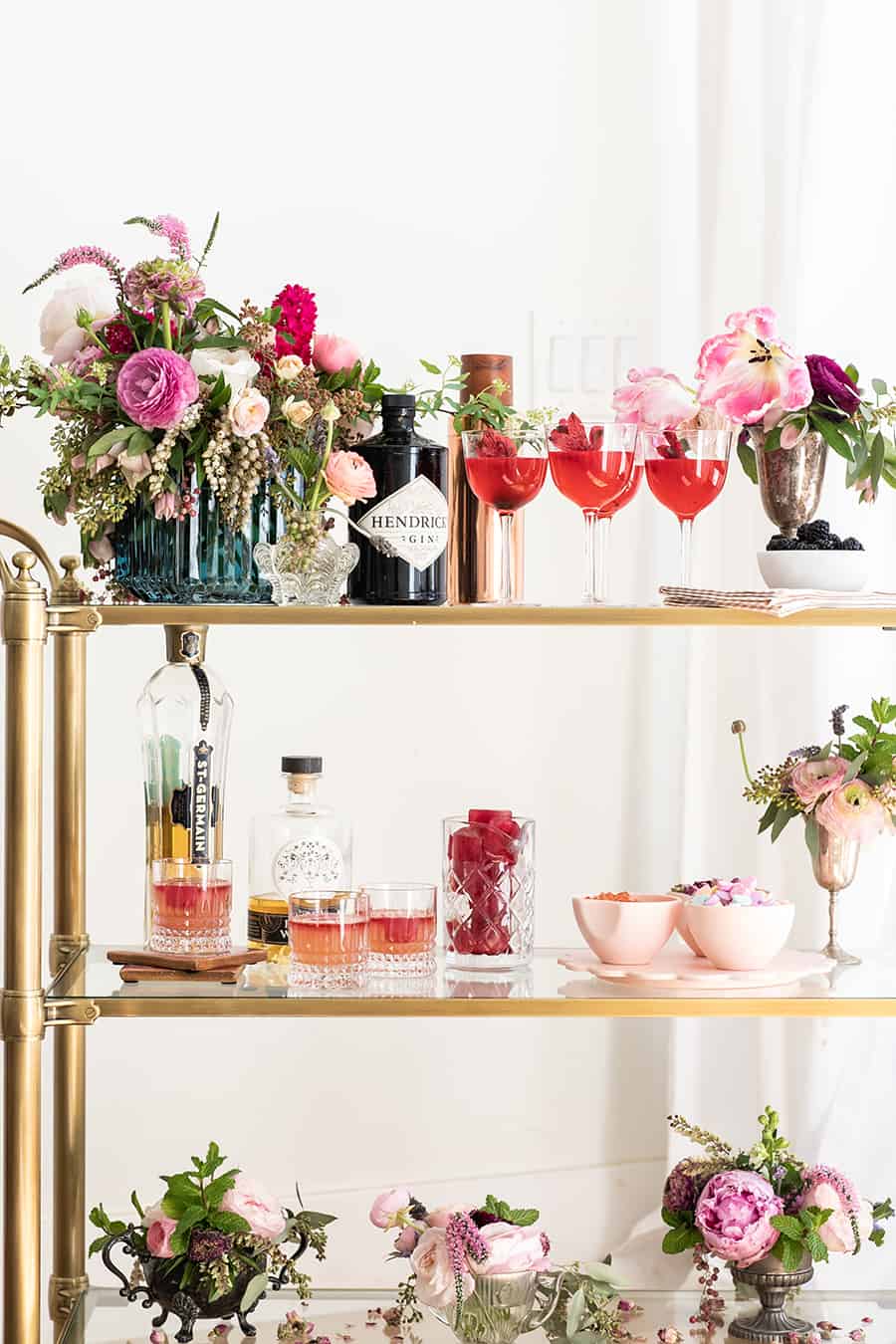 Gin and Flower Bar with flowers, cocktails and pretty pink details. 