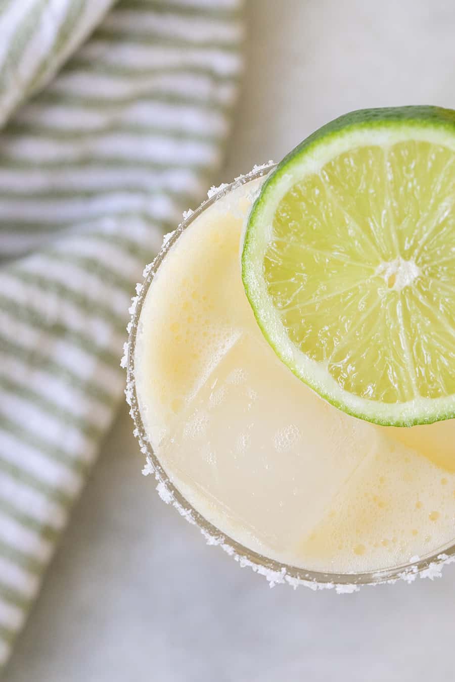 Close up of a margarita with a lime slice.