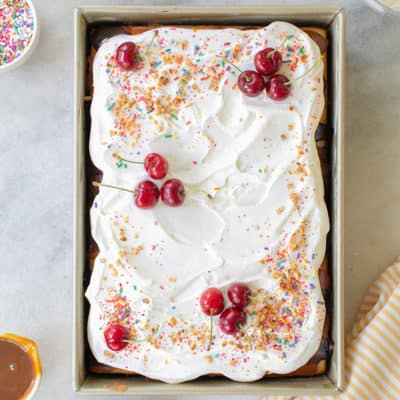 We All Scream For… Ice Cream Sundae Cake!