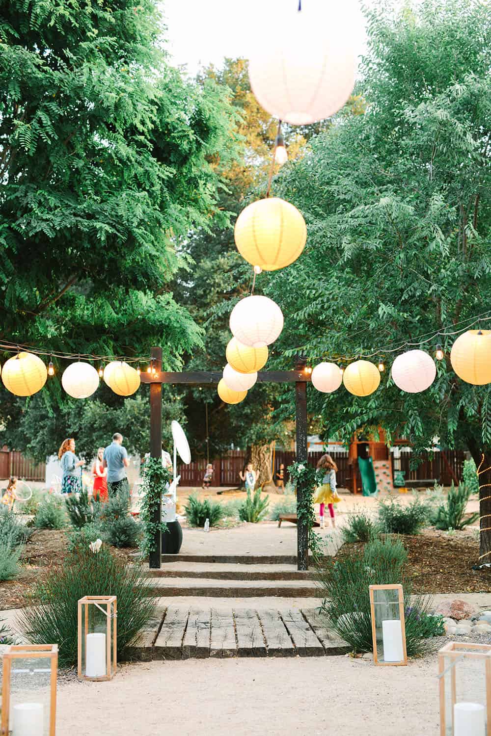 How to host a backyard, tropical summer party.