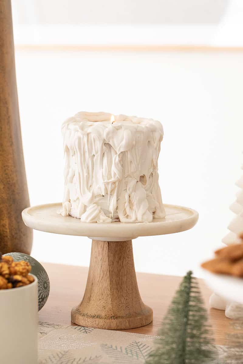 White candle cake.