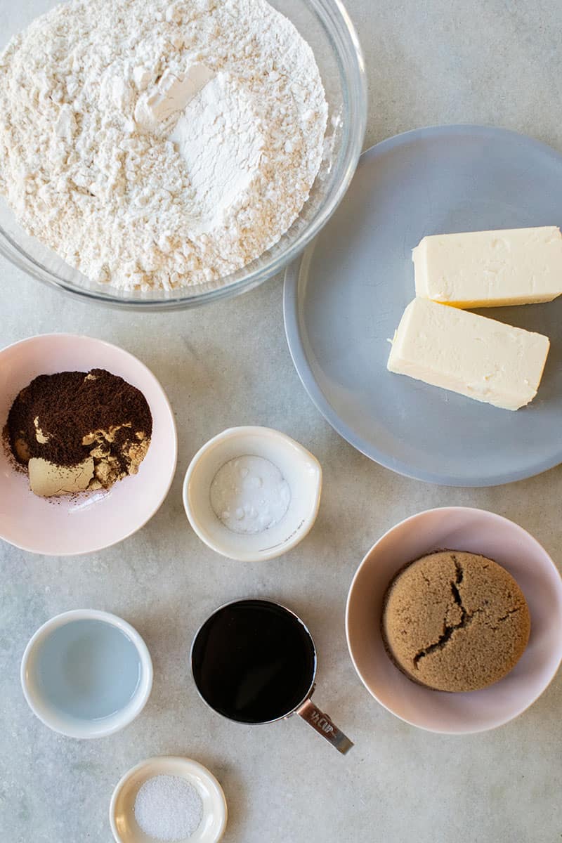 brown sugar, flour, molasses, butter, sugar, baking soda and salt in small bowls. pipe icing