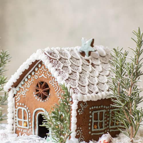 Make the perfect Gingerbread Houses with our Holiday Bakeware Collection