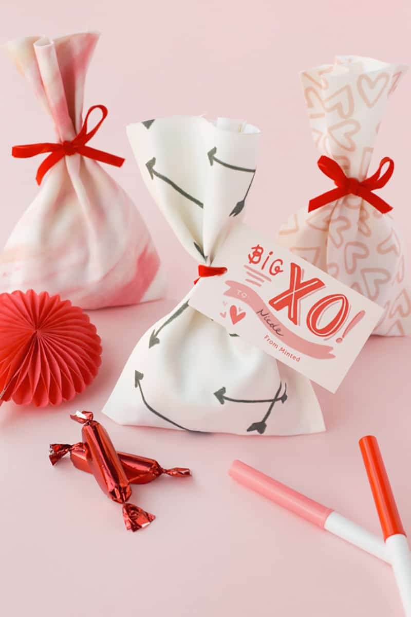 No-sew Valentine's Day bags with arrows and hearts.