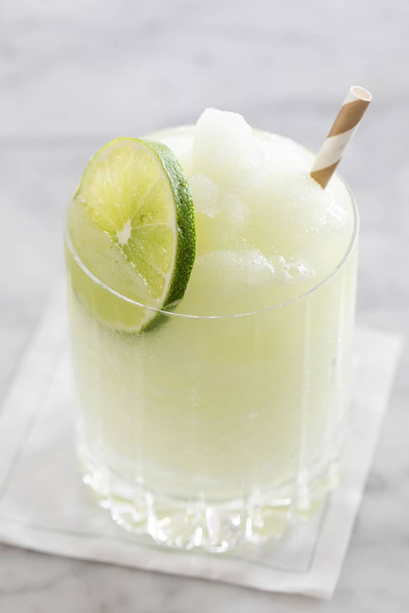 Frozen gin and tonic with lime slice.