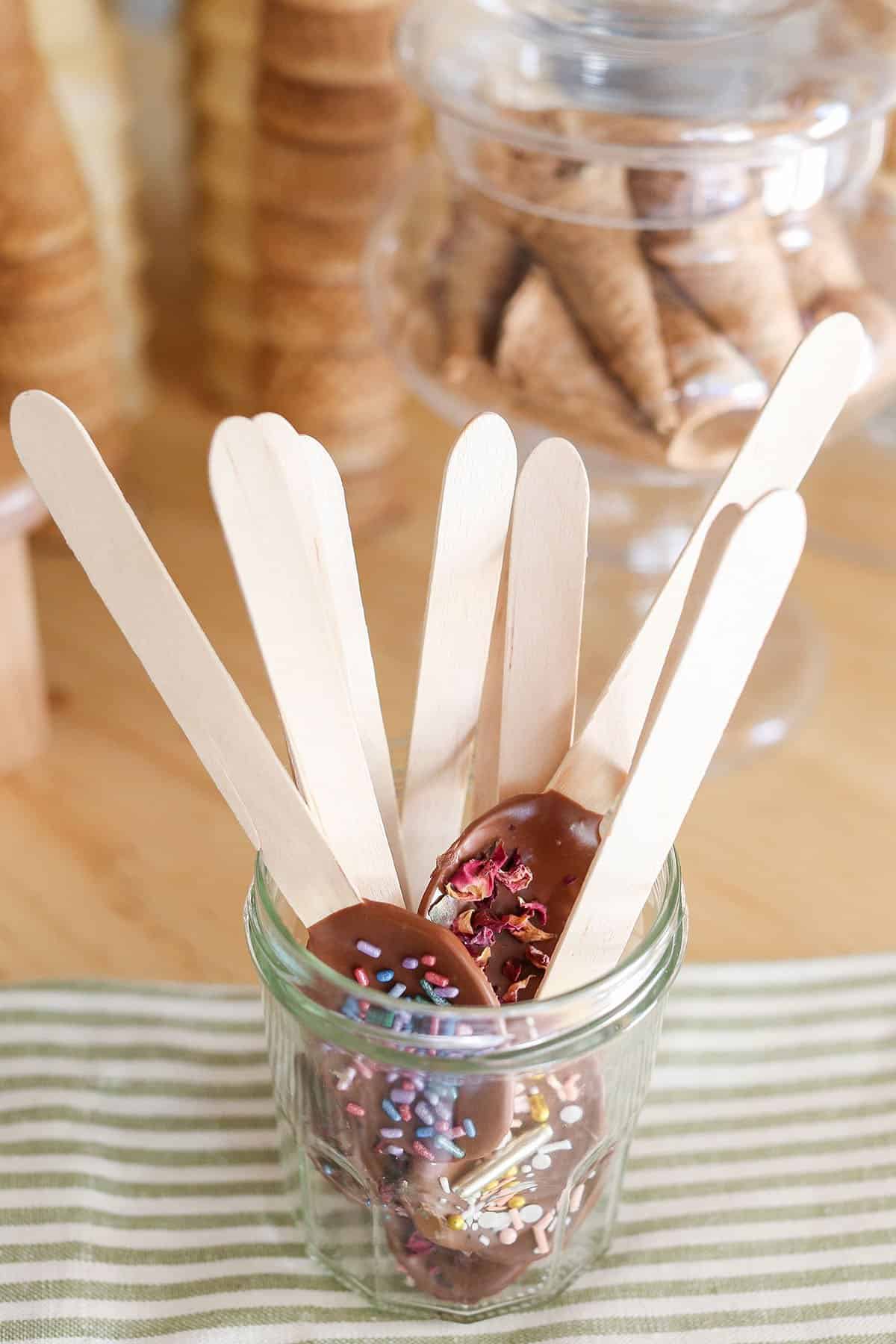 wooden spoons dipped in chocolate 