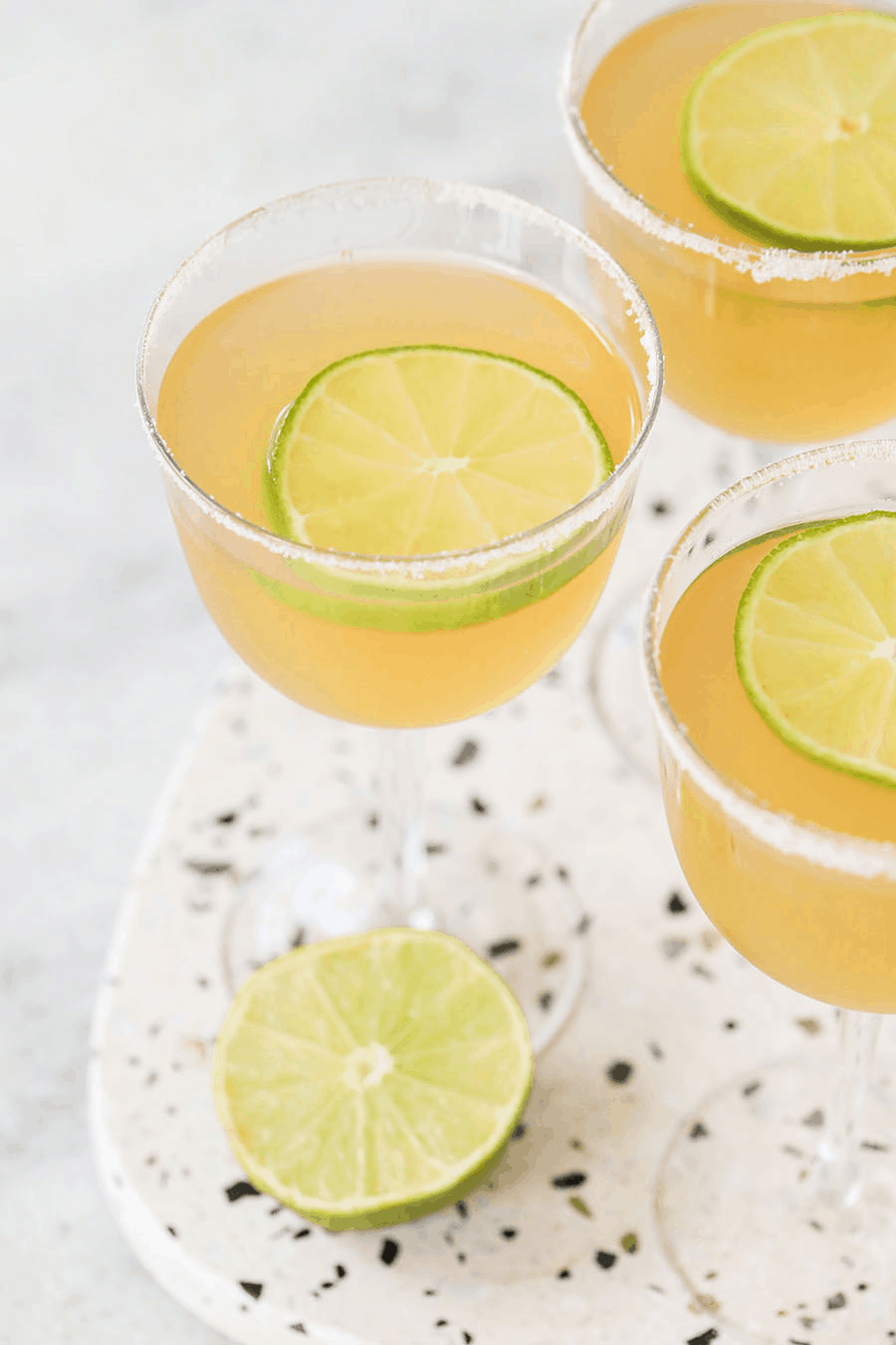 A classic daiquiri with sugar rim and lime slice.