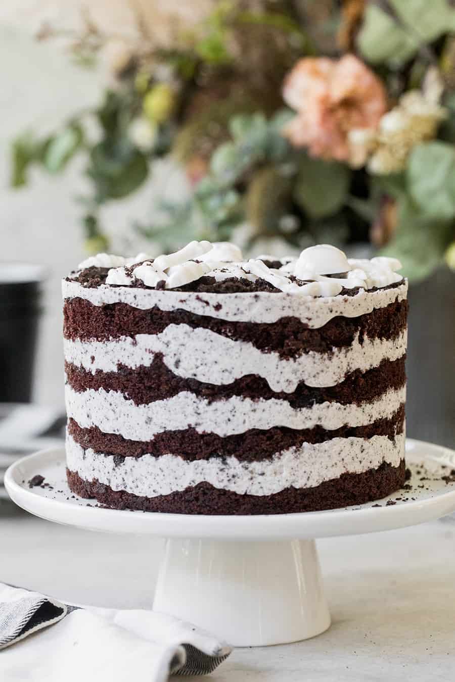 Layered Oreo cake with chocolate and oreo cream.