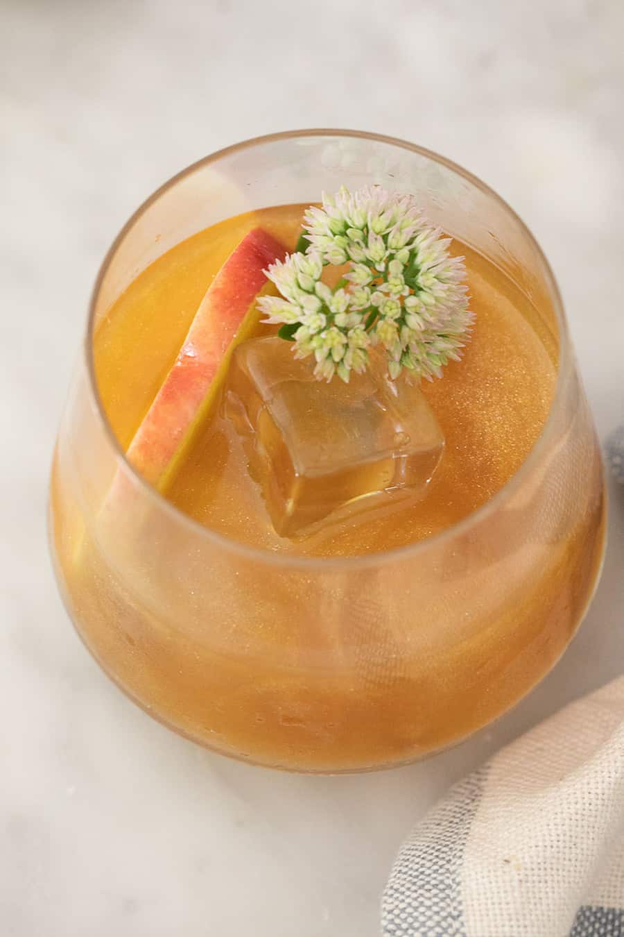 https://sugarandcharm.com/wp-content/uploads/2020/09/apple-cocktail-_-10.jpg