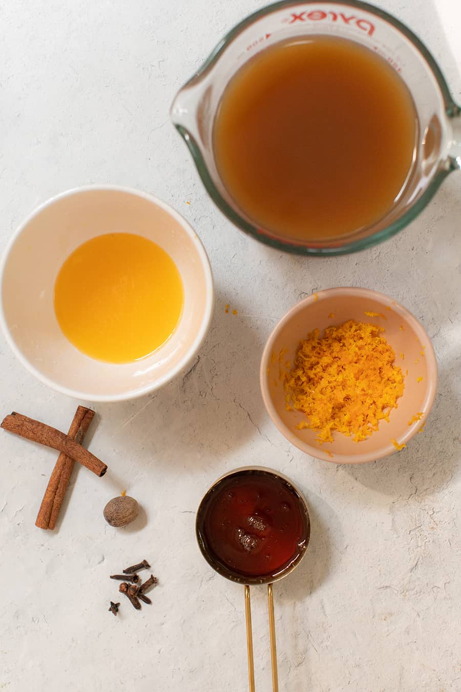 Ingredients to make mulled wine