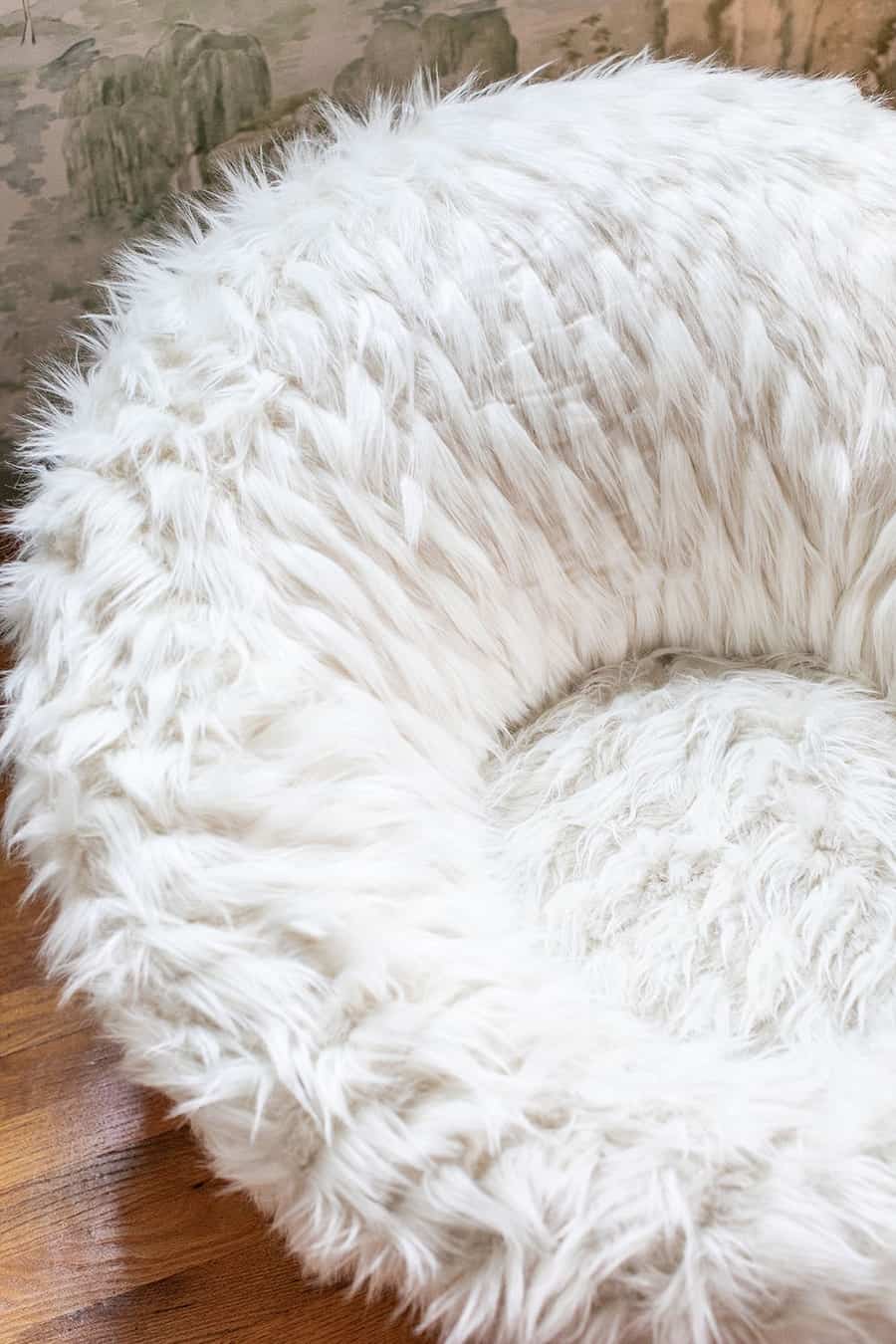 Fuzzy swivel chair 