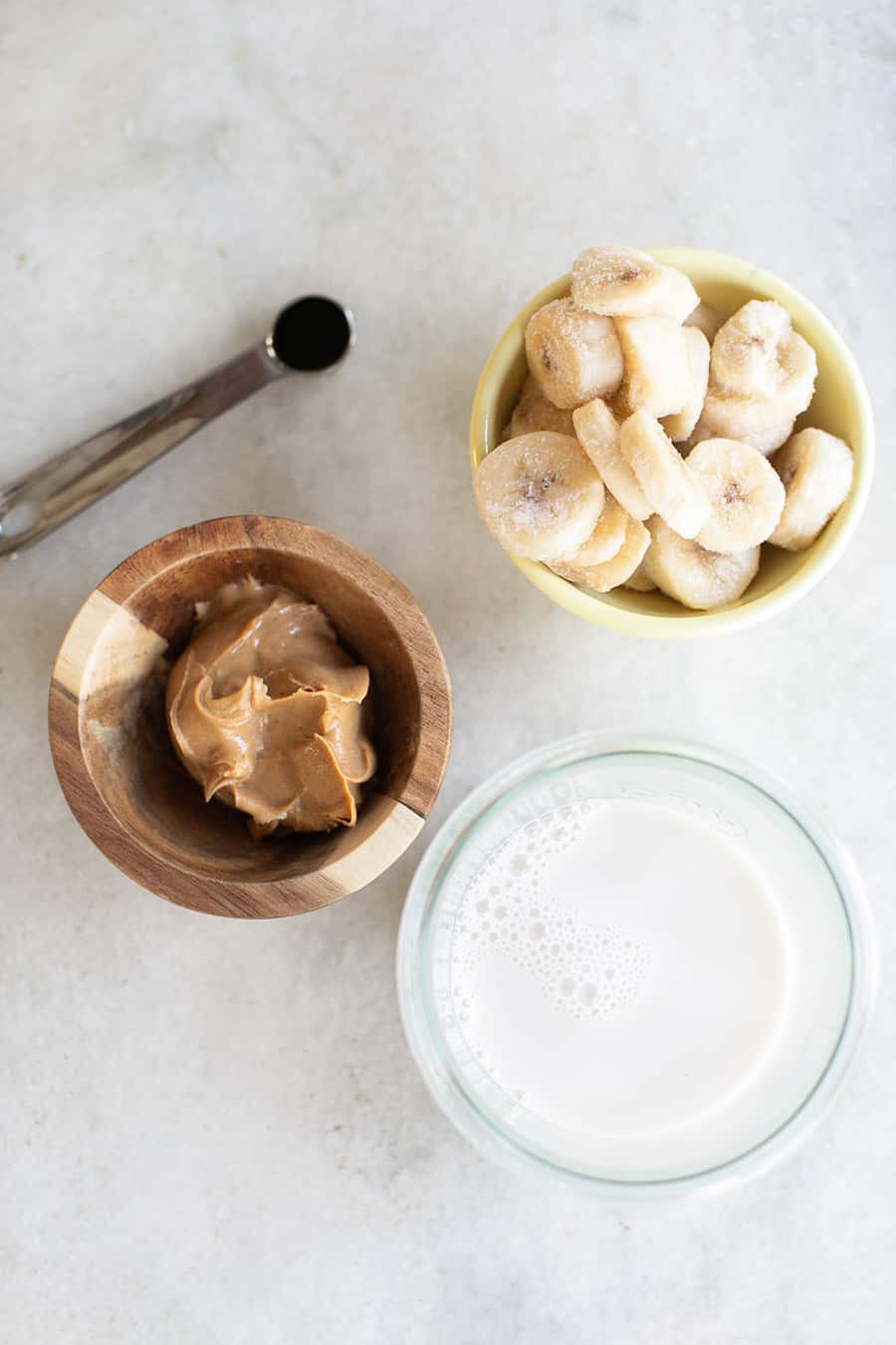 Ingredients to put into a peanut butter banana smoothie