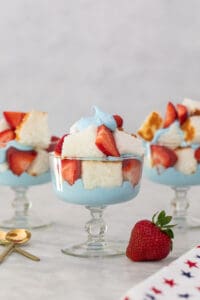 angel food cake with strawberries