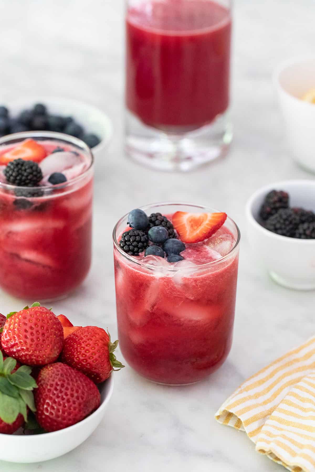 berry lemonade recipe in a glass