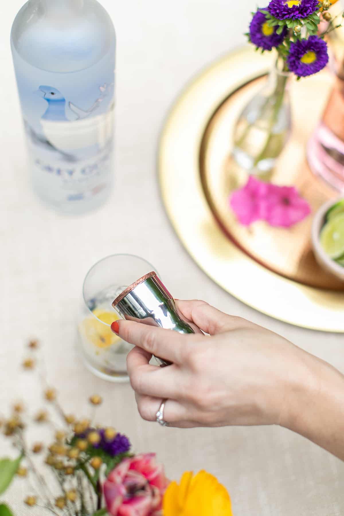 How to Make a Simple Vodka Soda Recipe - Sugar and Charm