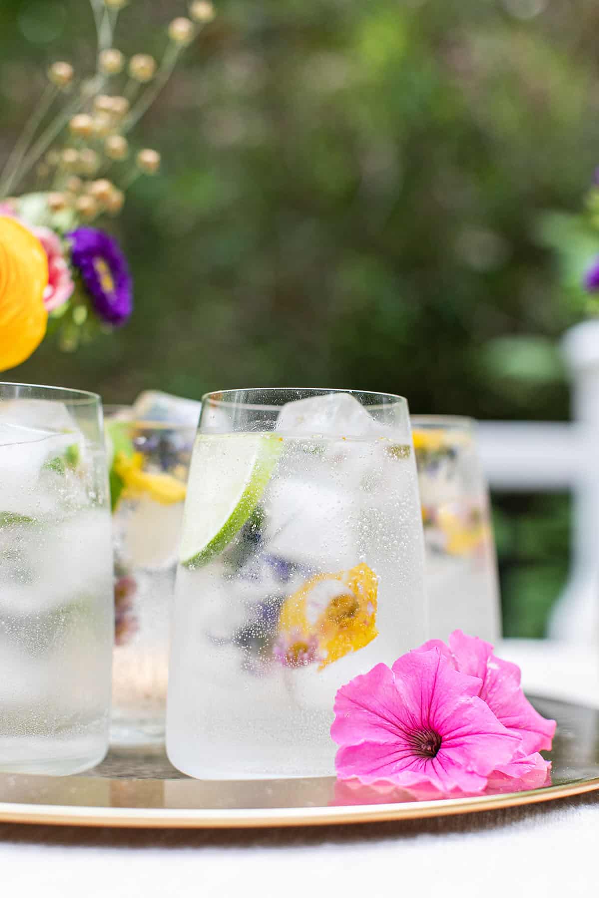 25 Easy Mixed Drinks That Taste Amazing - Sugar and Charm