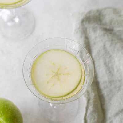 appletini with an apple slice