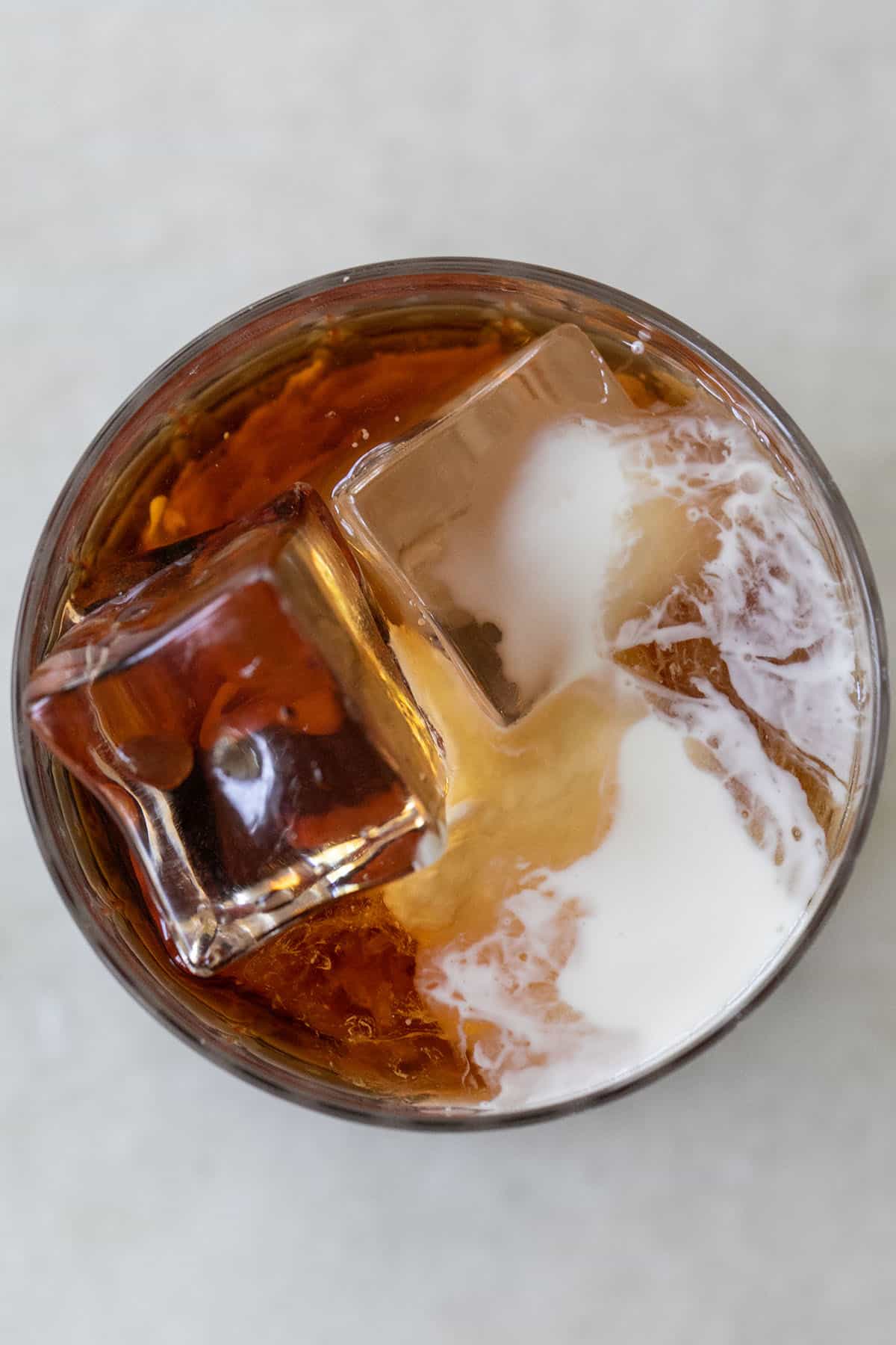 how to make a white Russian cocktail