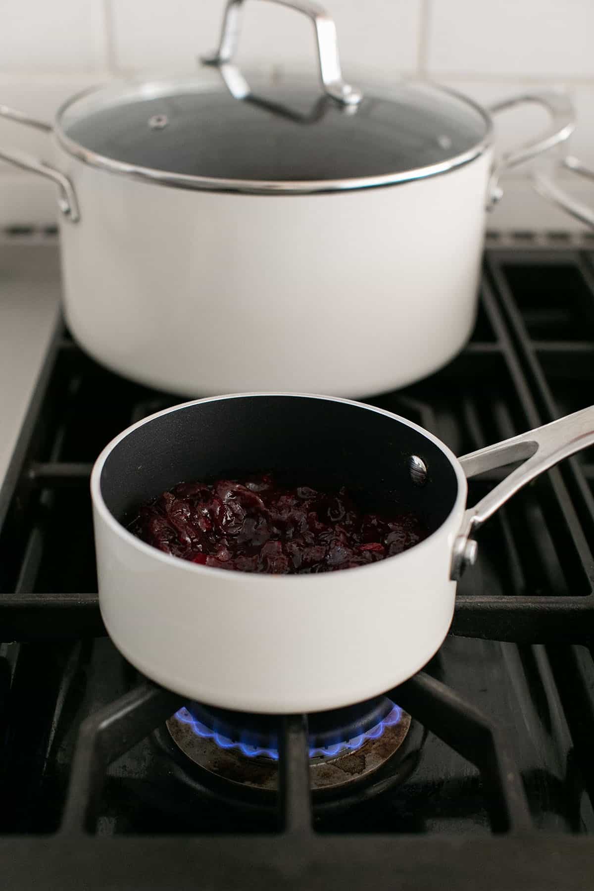 making cranberry sauce