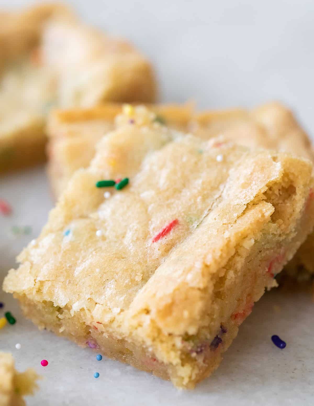 chewy vanilla brownie with sprinkles