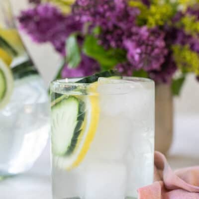 a glass of cucumber lemon water