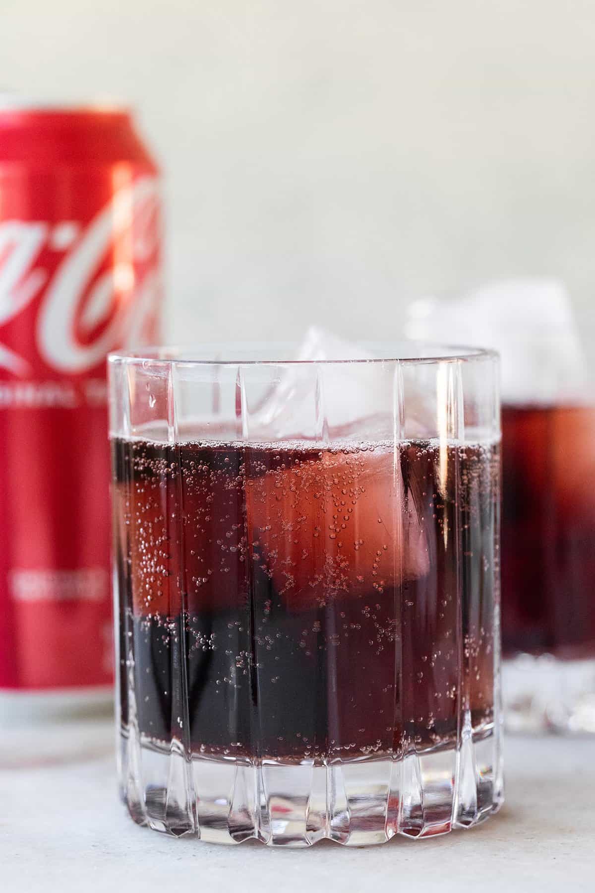  Kalimotxo in a glass with ice.