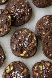 Sable cookies with chocolate and pistachios.