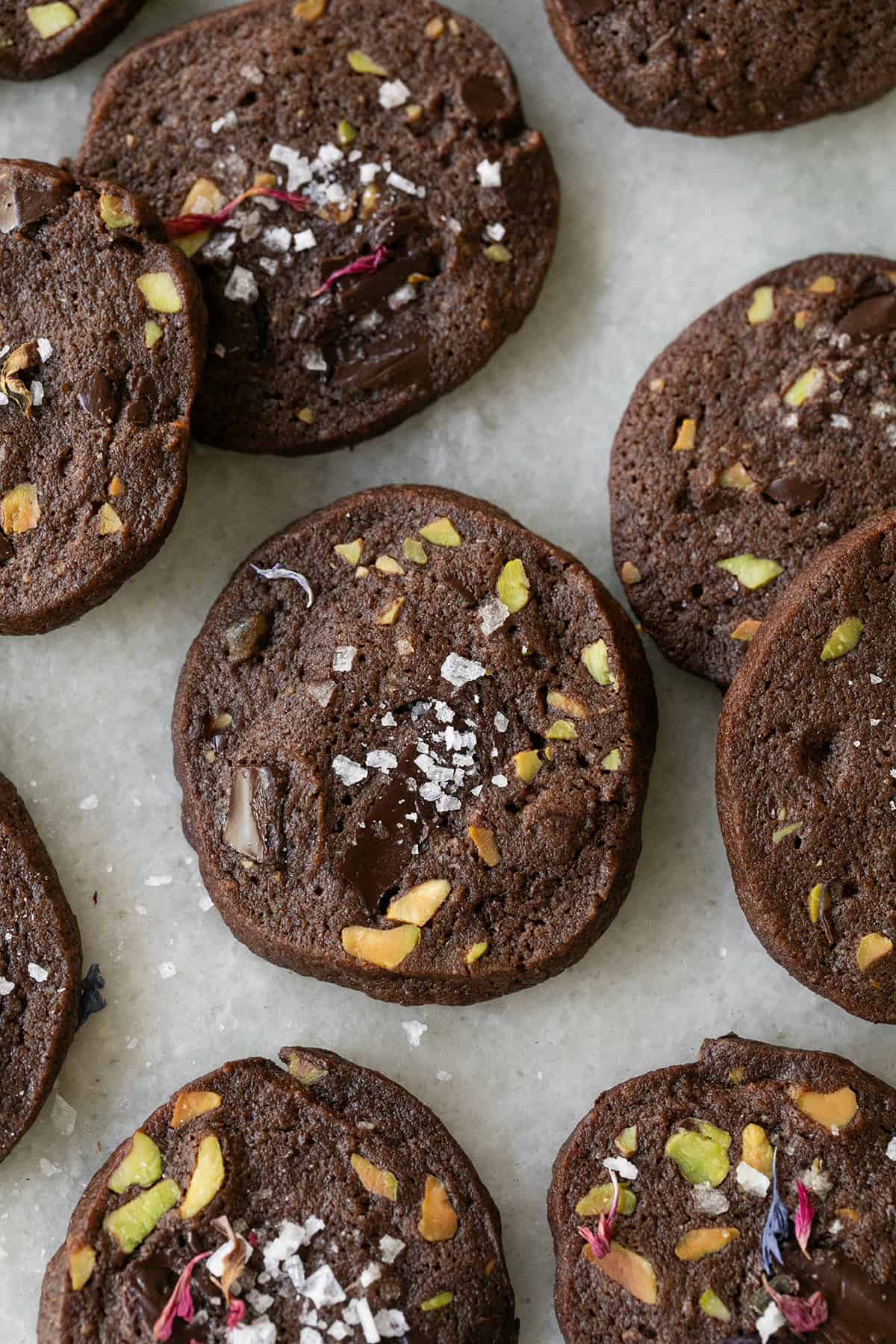 Sable cookies with chocolate and pistachios. 