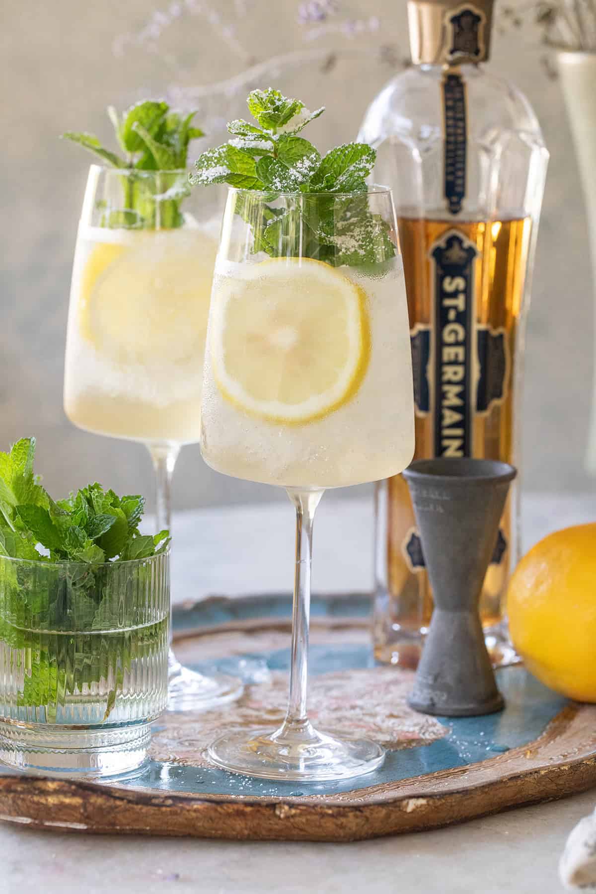 Hugo spritz recipe with lemon slice and fresh mint.